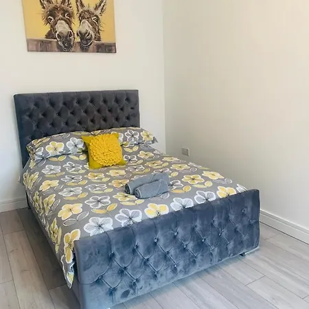 Sandleigh Apartment